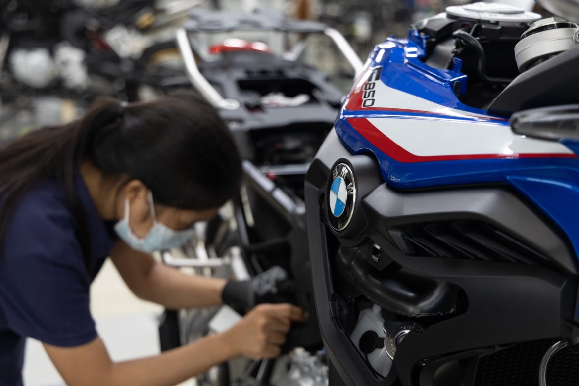 BMW Plant announces 200,000 production unti milestone (1)