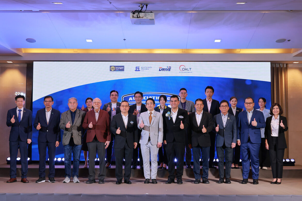 บนเวที พันธมิตร สมาคมผู้ประกอบการรถยนต์ใช้แล้ว
